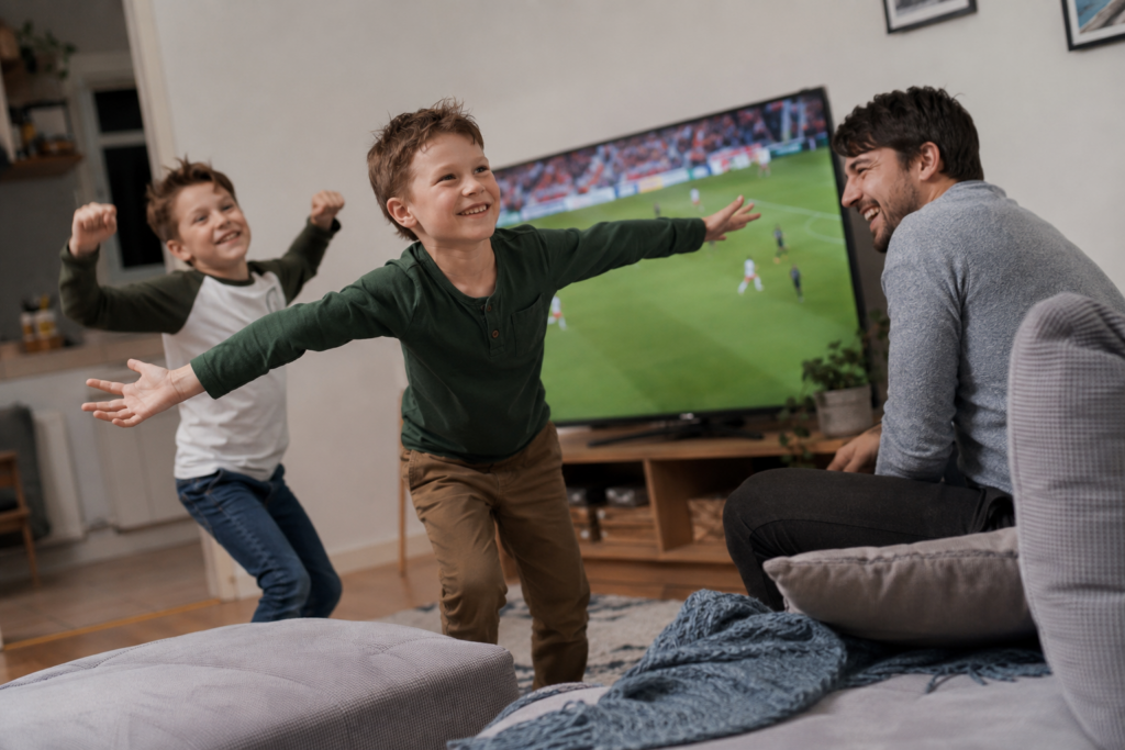 Fußball gucken mit Kindern: 10 Ideen für den Spielabend, ohne dass einer heult chatgpt image 11. juni 2026, 22 15 09 (4)